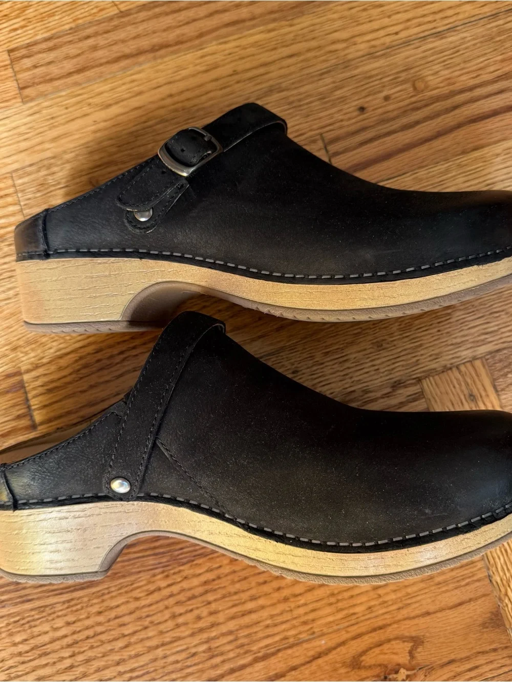 Women's Dansko Berry Clog Black Burnished Nubuck